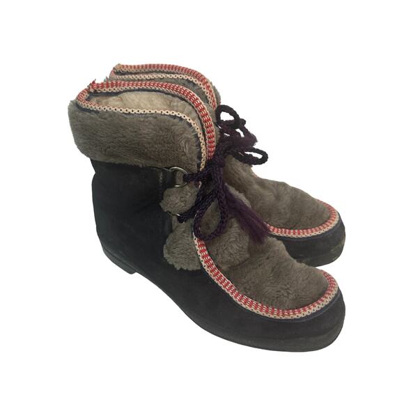 Vintage 1970s Yodelers Blue Suede  Gray Faux Fur Sheep Skin Boots. - Picture 2 of 9